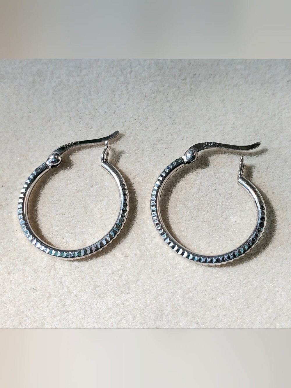 925 Sterling Silver Diamond-Cut Hoop Earrings